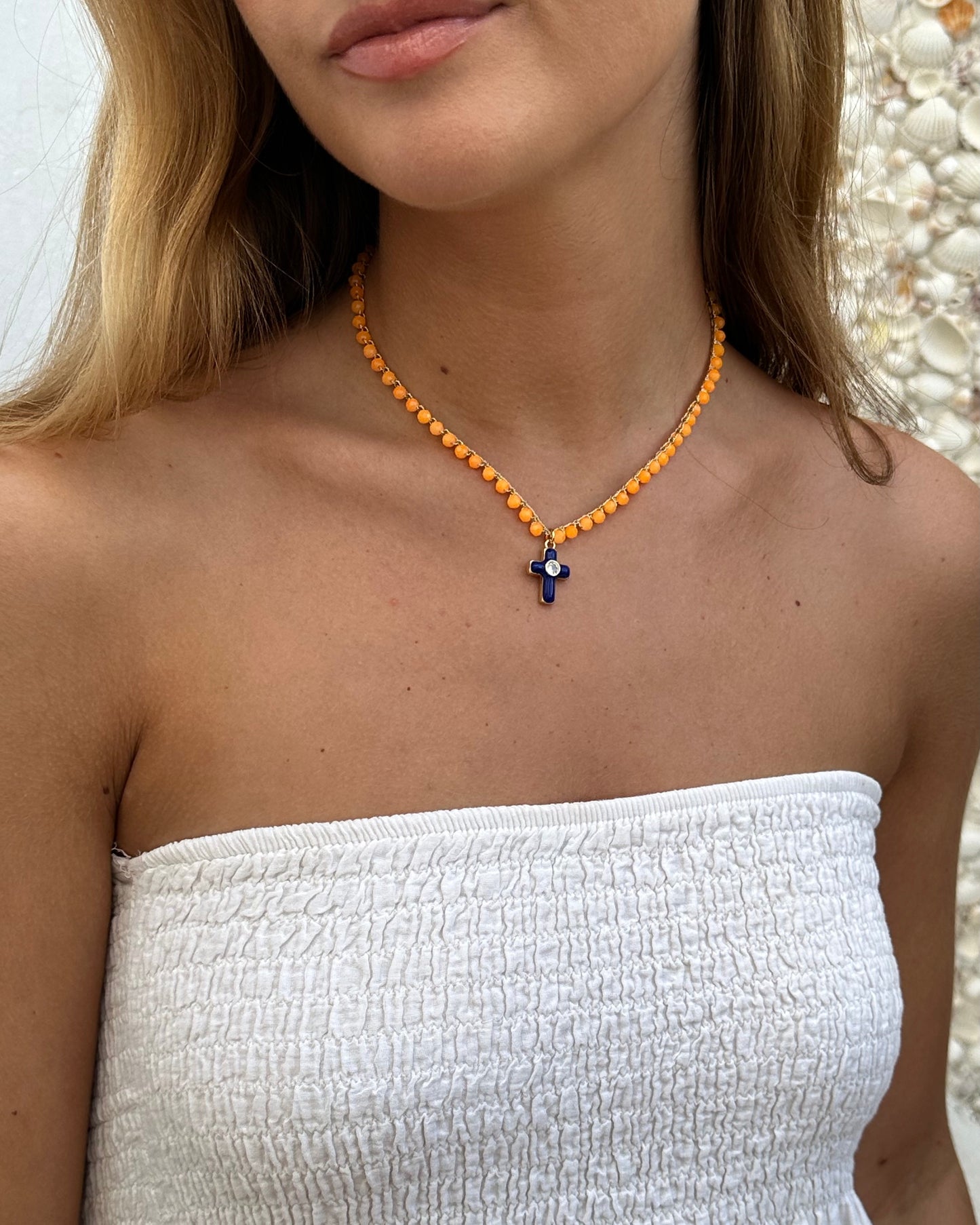 Collar crochet cruz naranja