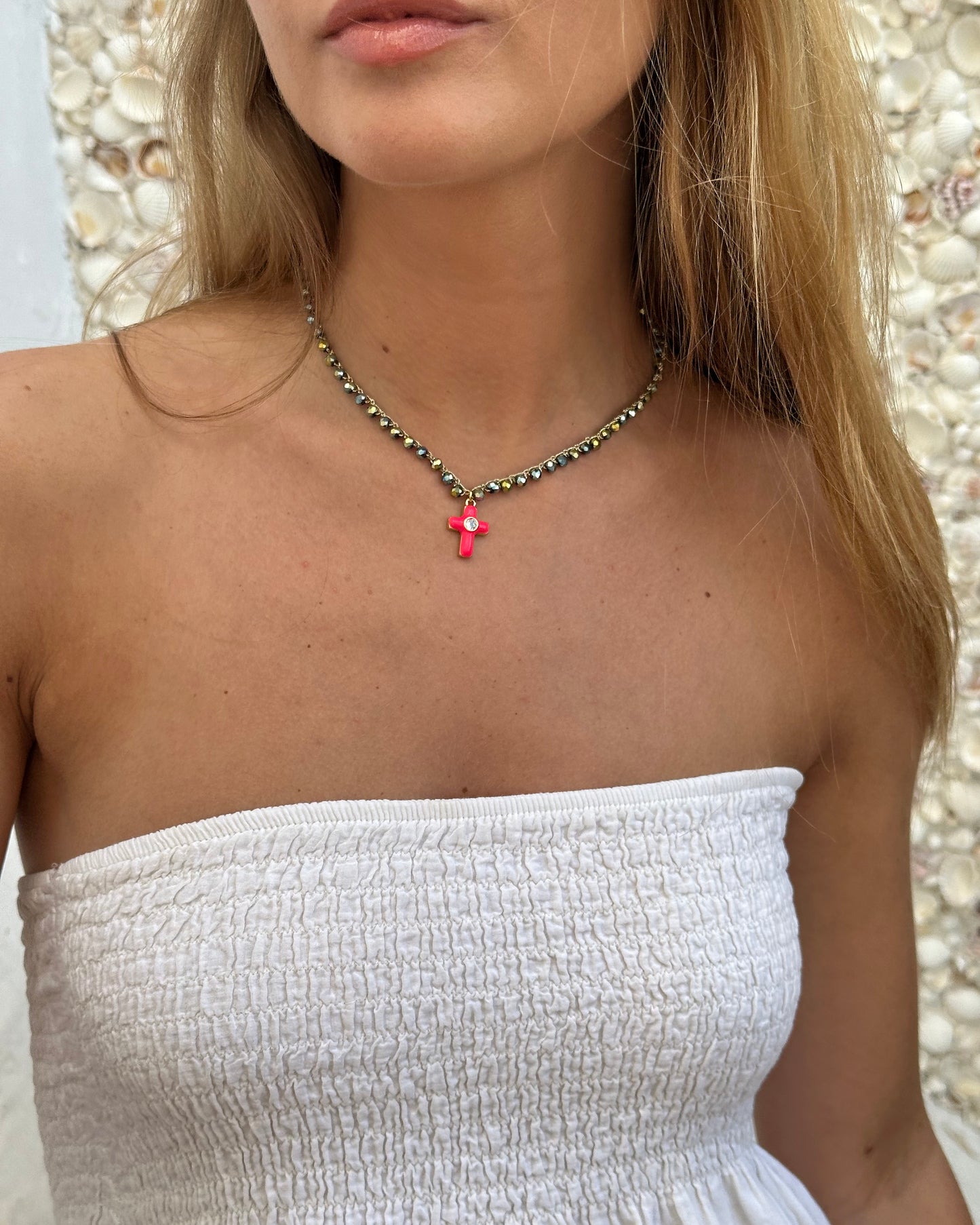 Collar crochet cruz destellos