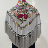 Mantón grisáceo bordado Cantillana