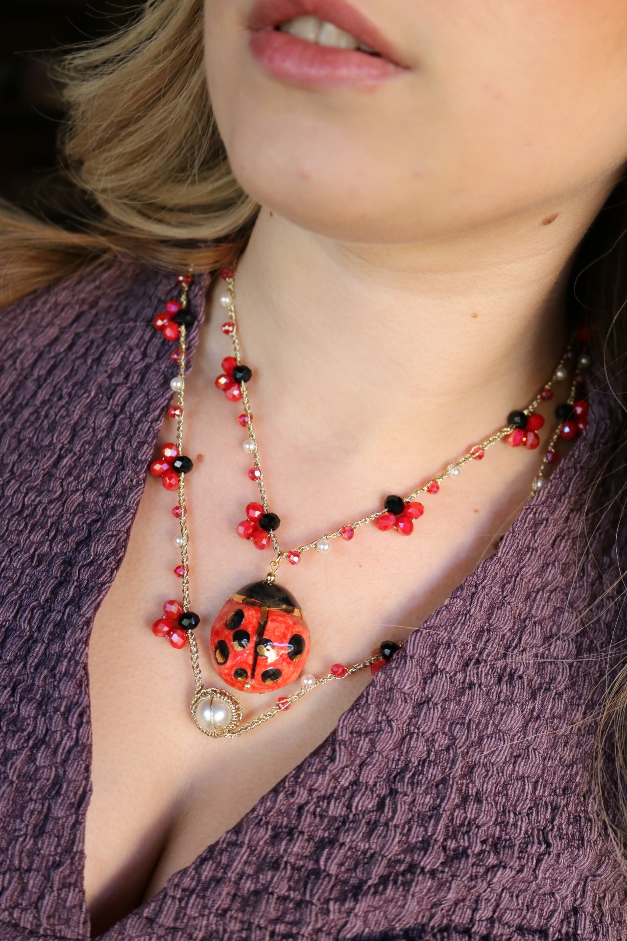 Collar cerámica mariquita