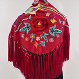 Mantón rojo bordado pavo