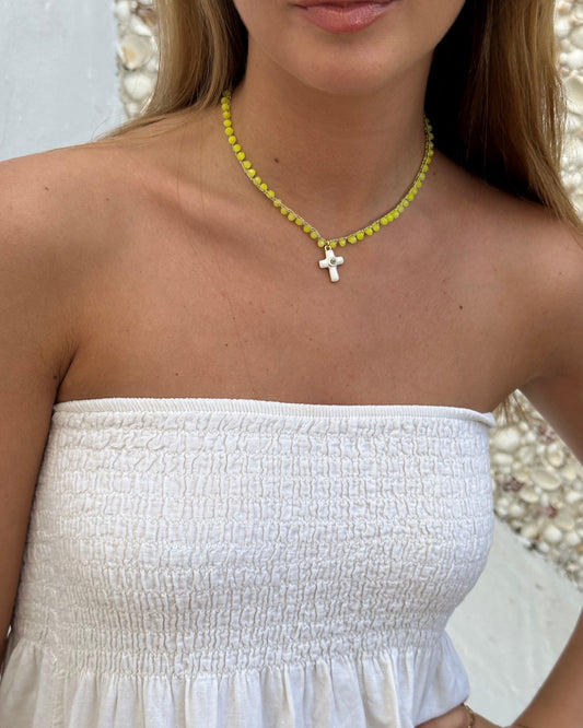 Collar crochet cruz amarillo