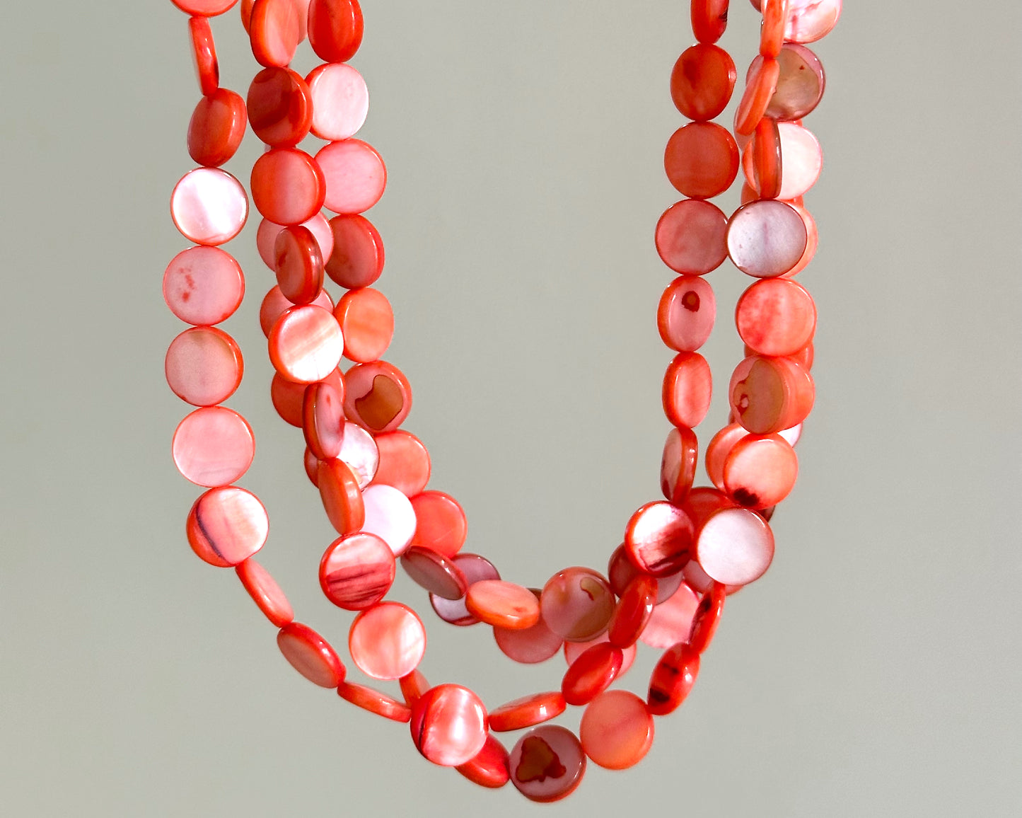 Red mother-of-pearl necklace