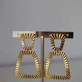 Pendientes dorado triangular
