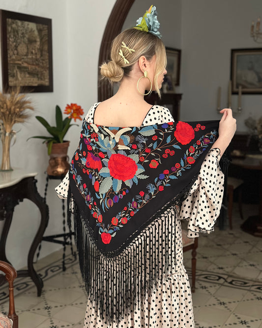 Begoña black shawl