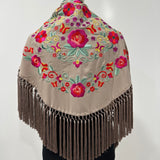 Mantón piedra bordado