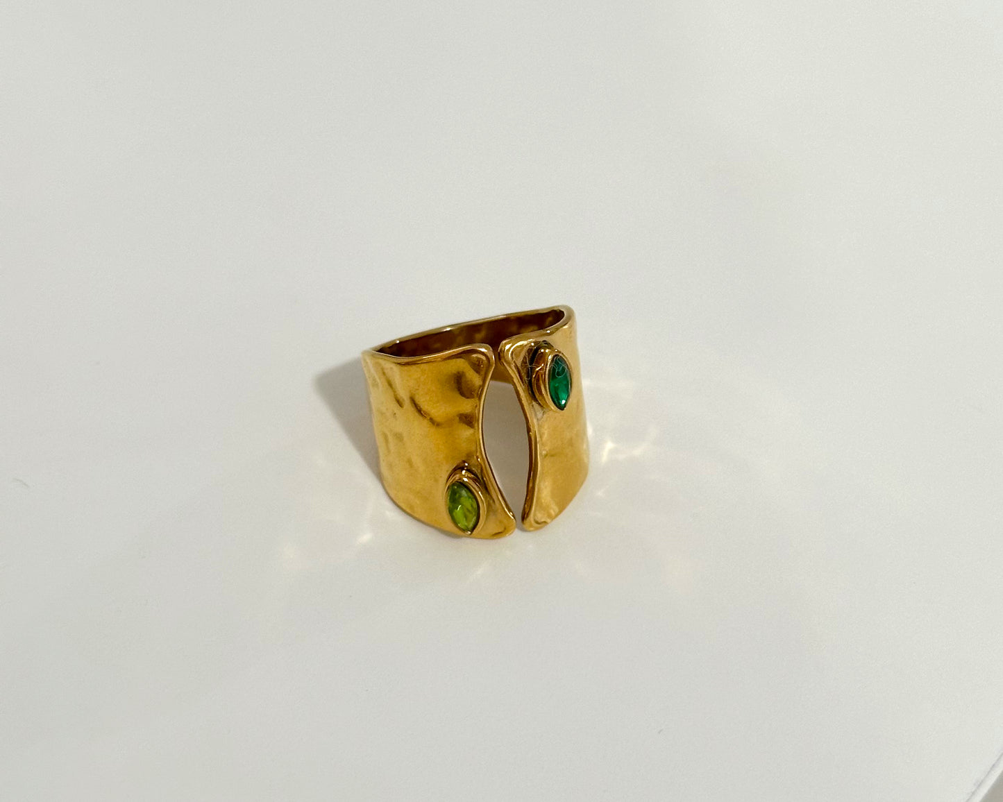 Green stone ring