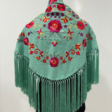 Mantón verde menta bordado