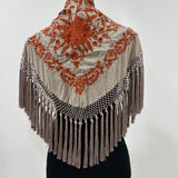 Mantón gris bordado caldera Cantillana