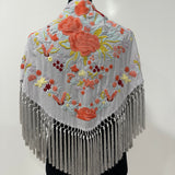 Mantón gris perla bordado Cantillana