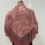 Mantón rosa empolvado bordado al tono