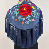 Mantón azul añil bordado pavo