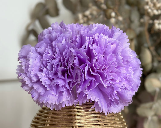 Lilac carnation bouquet