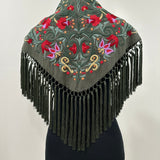 Mantón oliva oscuro bordado Cantillana