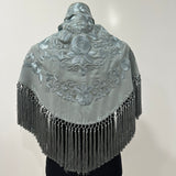 Mantón verde jabonoso bordado al tono